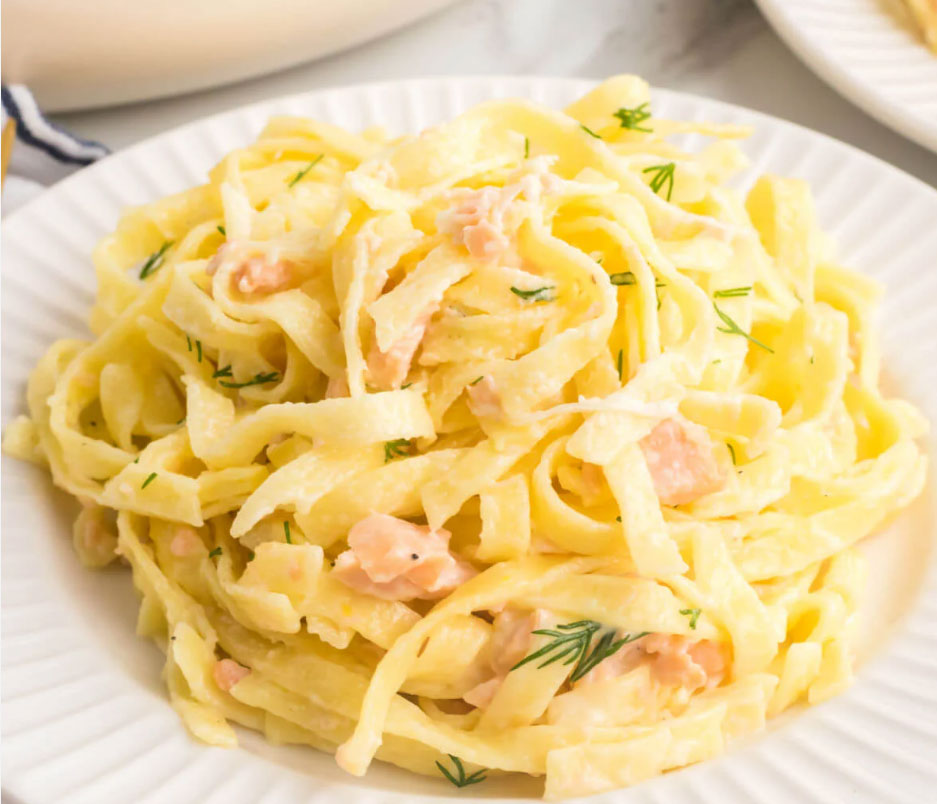 Tagliatelle al Salmone